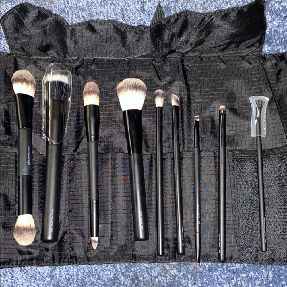 New glo makeup brush set